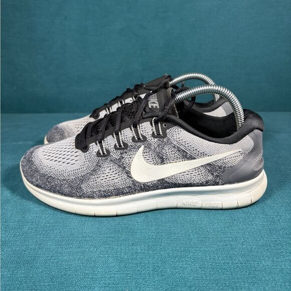 Size 9.5 - Women’s Nike Free Rn Flyknit shoes - Picture 1 of 8